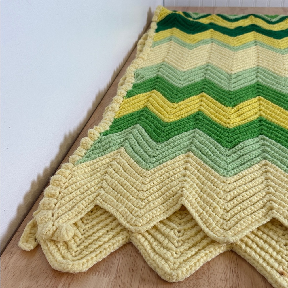 Chevron Patterned Throw Blanket in Green and Yellow - Picture 10 of 14